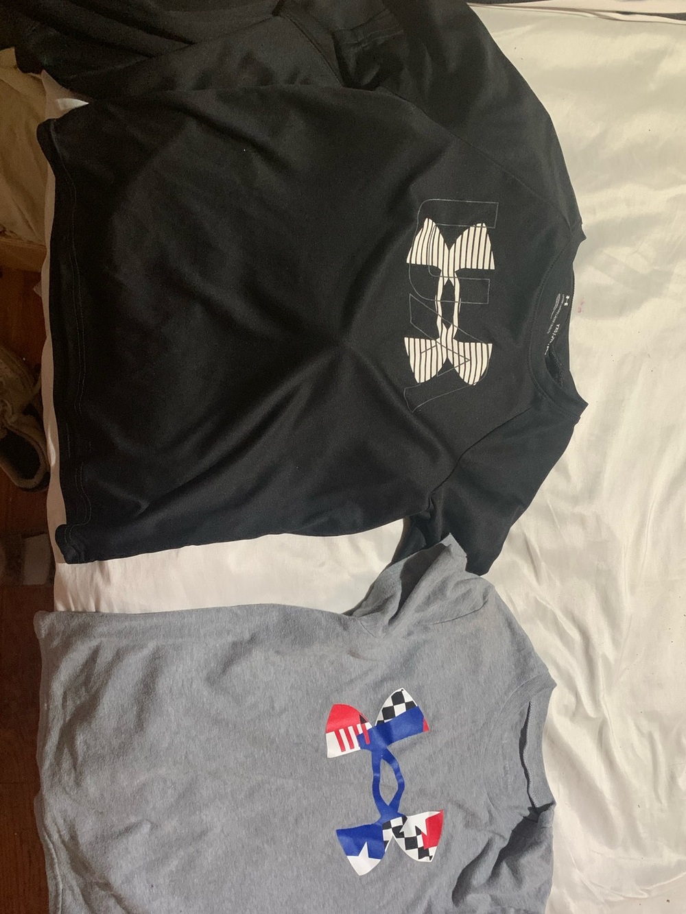 Boys Under Armour Athletic HeatGear Graphic T-Shirt Lot of 2 size xs